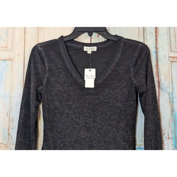 Ultra Flint Womens Size Small Black Long Sleeve V Neck Pullover T Shirt Stretch - Picture 4 of 8